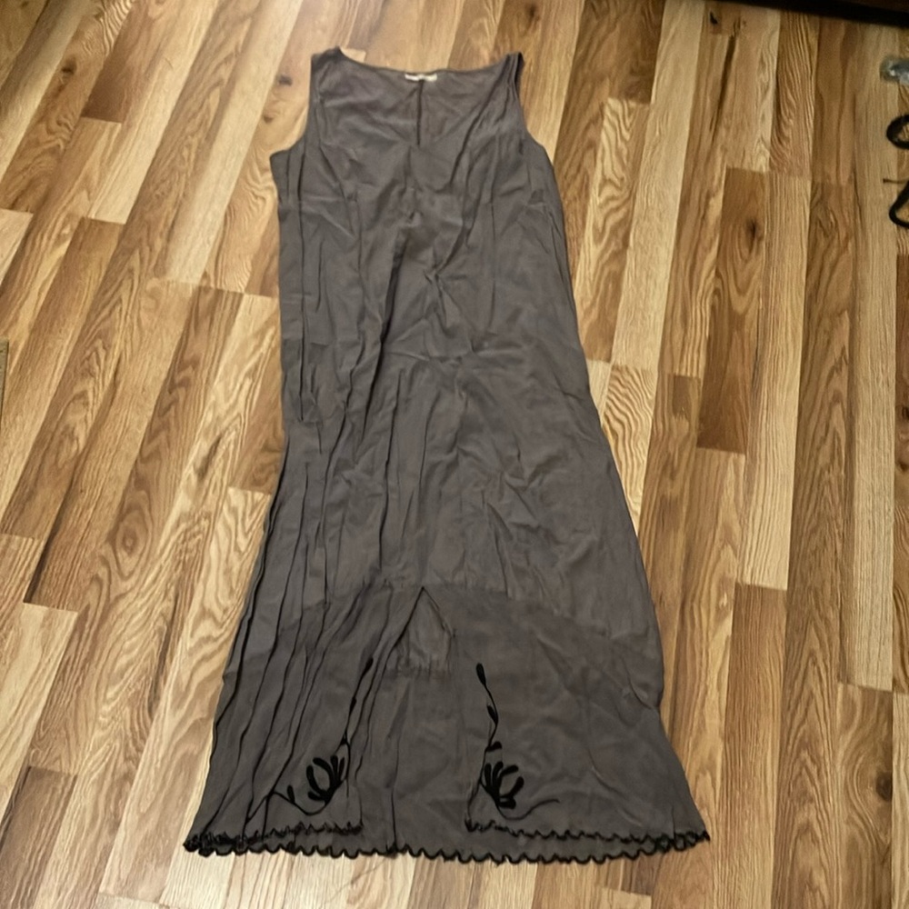 Women's Sleeveless Mauve Slip Dress with Embroidered Hem